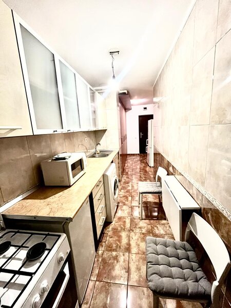 Vitan Mall, strada Vlad Judetu, gars. spatioasa, 42 mp utili.