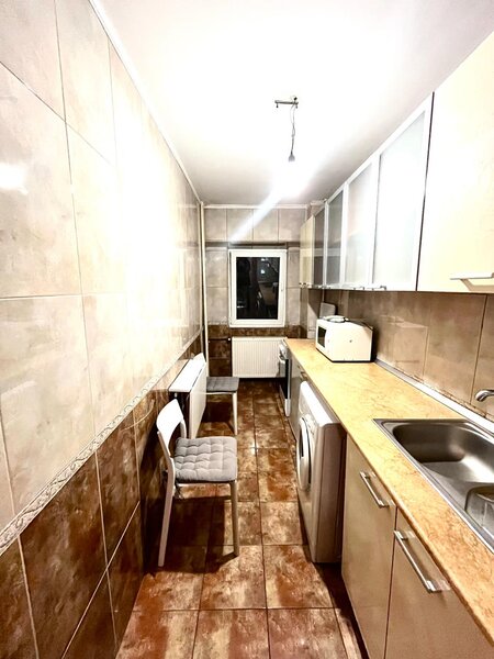 Vitan Mall, strada Vlad Judetu, gars. spatioasa, 42 mp utili.