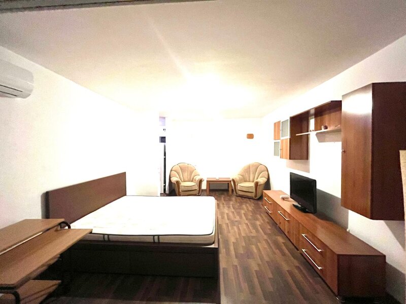 Vitan Mall, strada Vlad Judetu, gars. spatioasa, 42 mp utili.