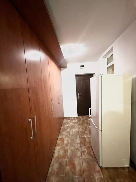 Vitan Mall, strada Vlad Judetu, gars. spatioasa, 42 mp utili.